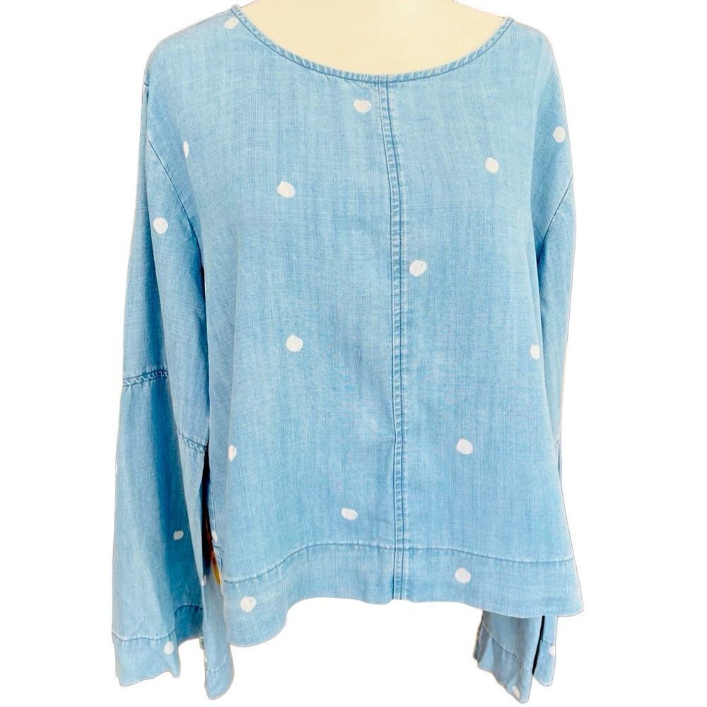 Anthropologie Cloth & Stone polka dot chambray top, slit bell sleeves tie back M - Picture 2 of 8